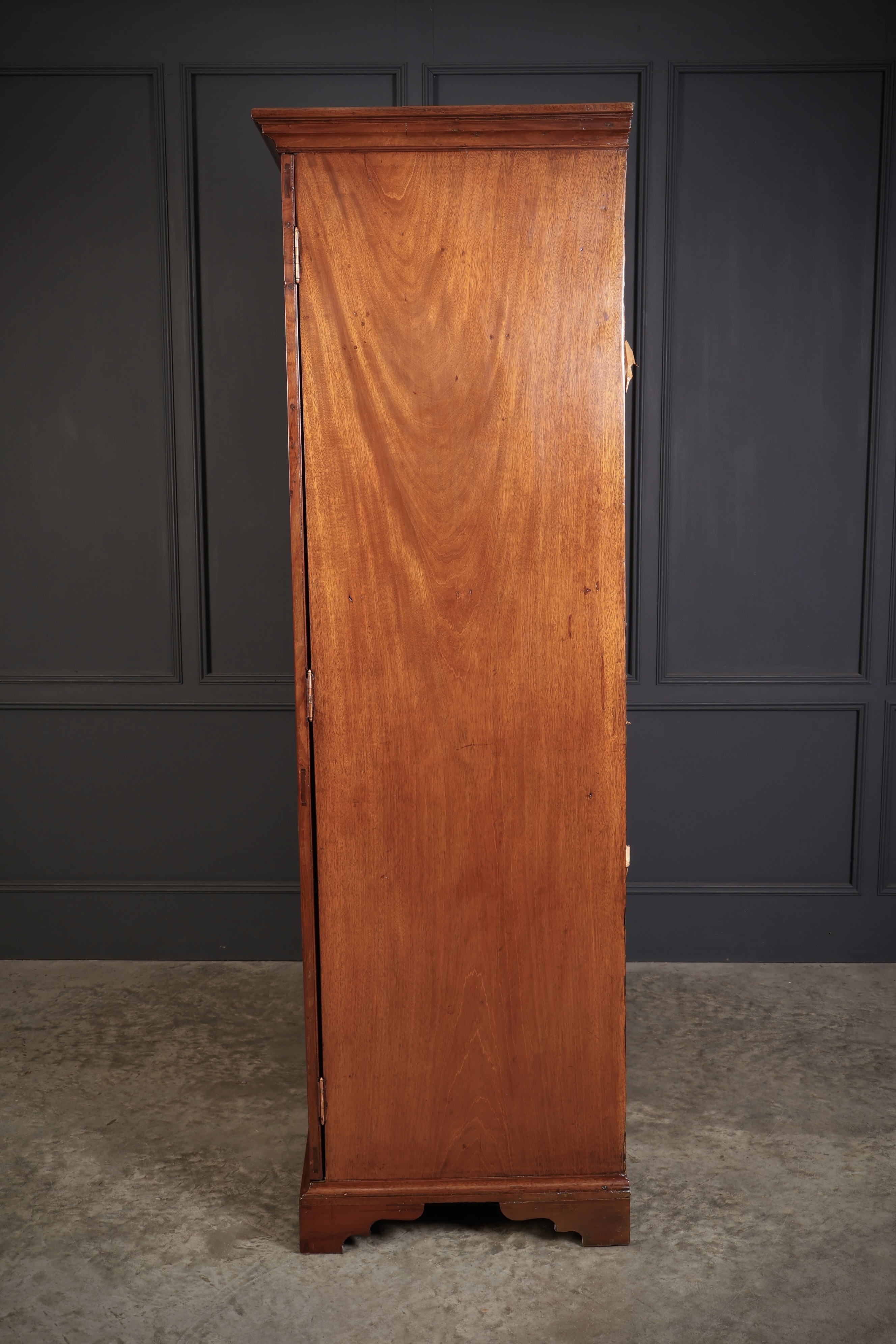 Georgian Flame Mahogany Wardrobe - Image 5